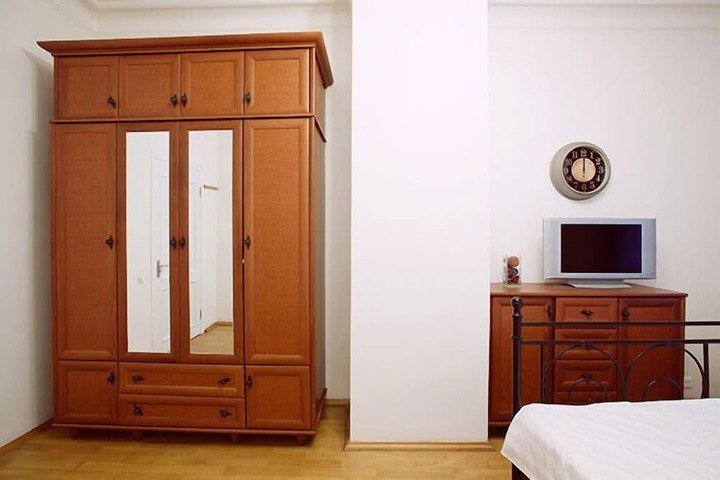 Room 2 of 20
