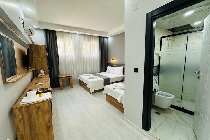 Room 11 of 21