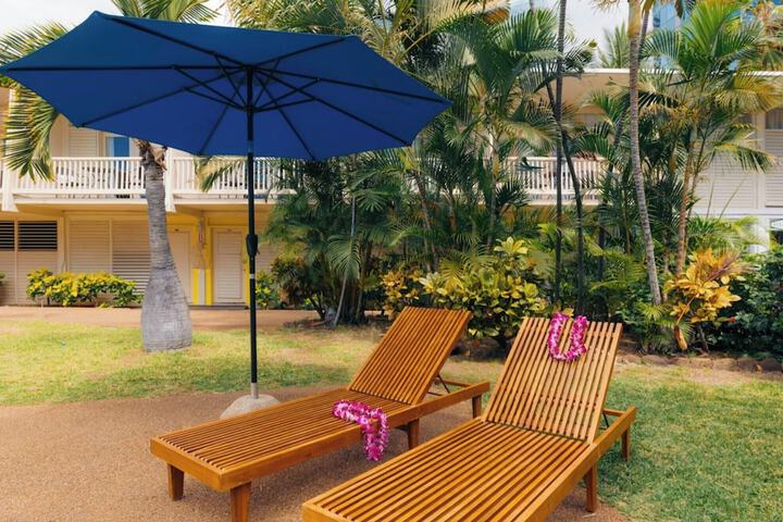 Pool image of Bposhtels Waikiki Retreat