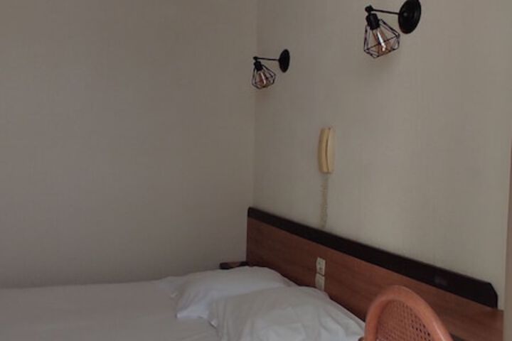 Room 13 of 25