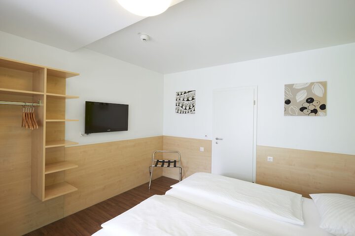 Room 8 of 36