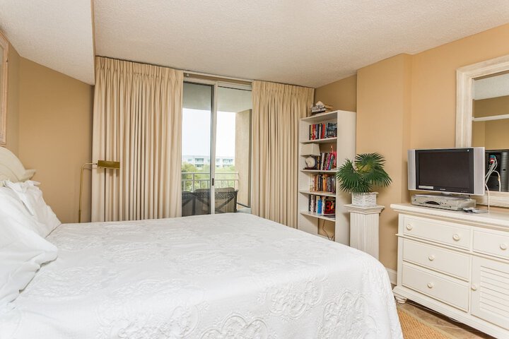 Room 3 of 48
