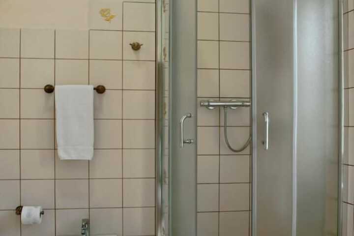 Room 42 of 50