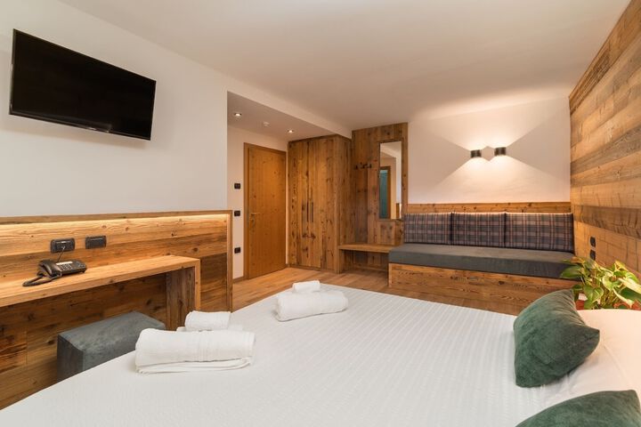 Room 13 of 20