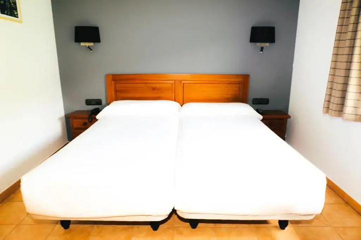 Room 5 of 11