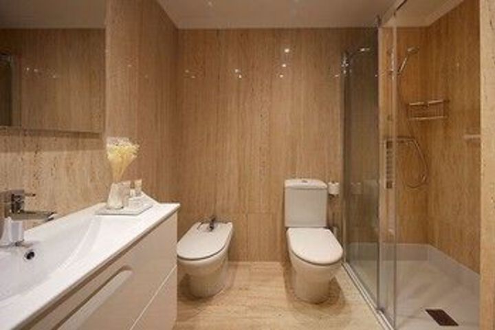 Room 2 of 15