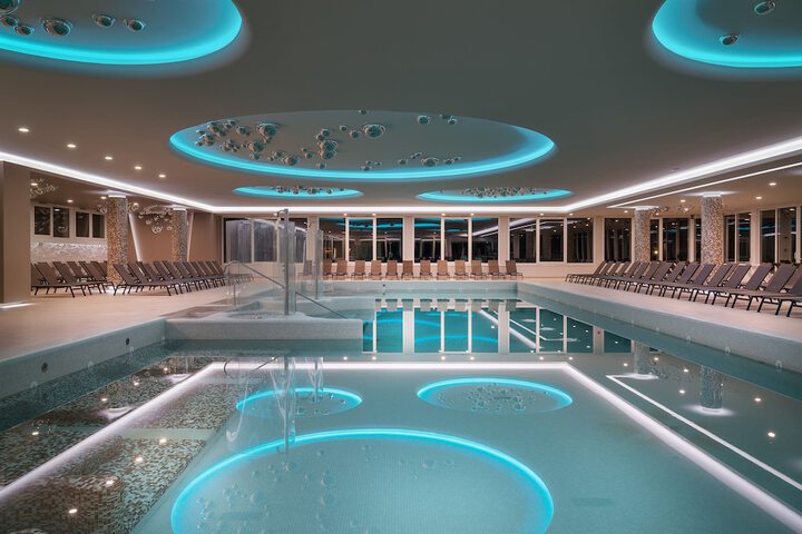 Hotel with Pool