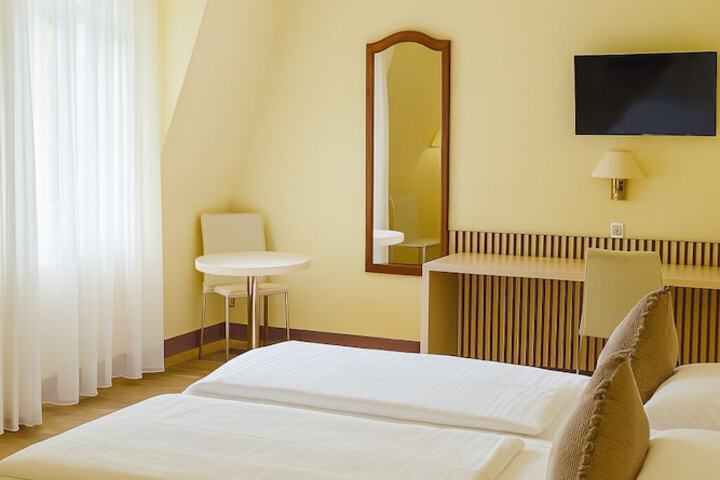 Room 9 of 43