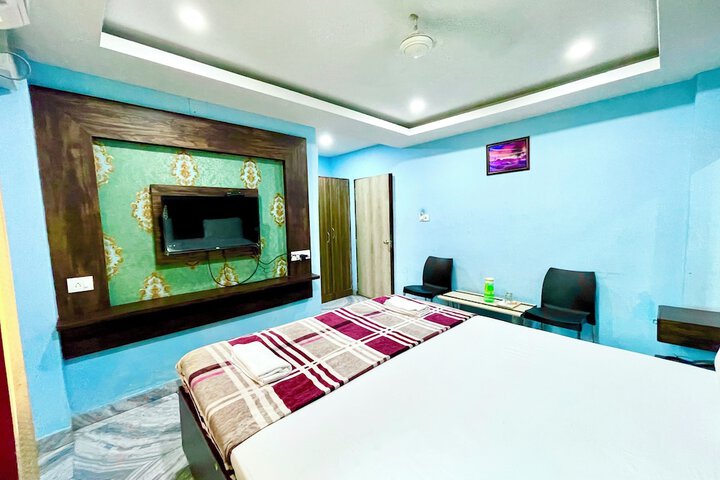 Room 8 of 33