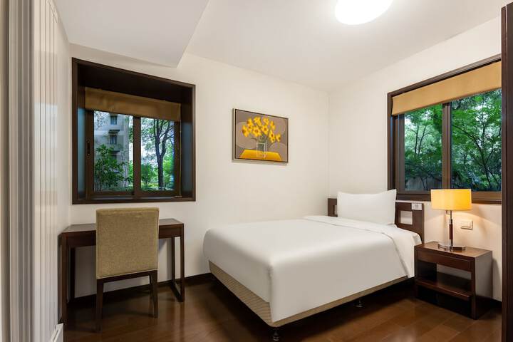 Room 8 of 34