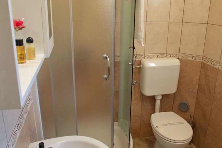 Room 30 of 49