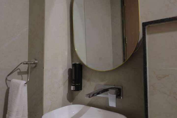 Room 49 of 83