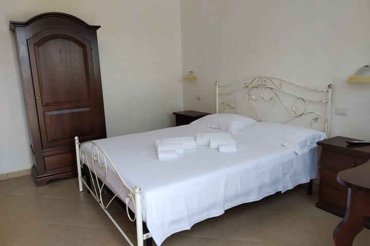 Room 5 of 25