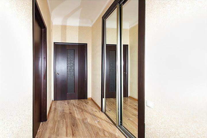 Room 6 of 13
