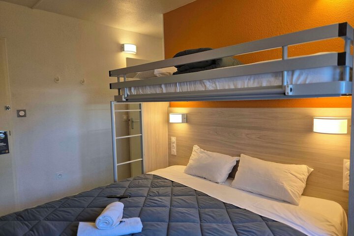 Room 15 of 51
