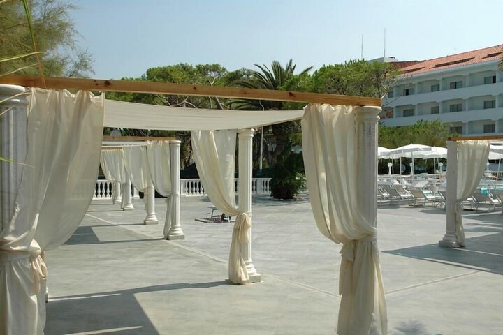 Hotel Exterior 50 of 57
