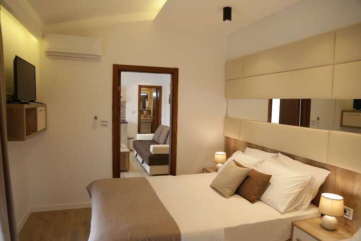 Room 28 of 132
