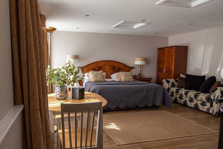 Room 37 of 65