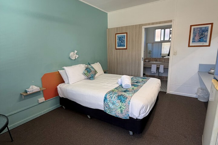 Room 33 of 61