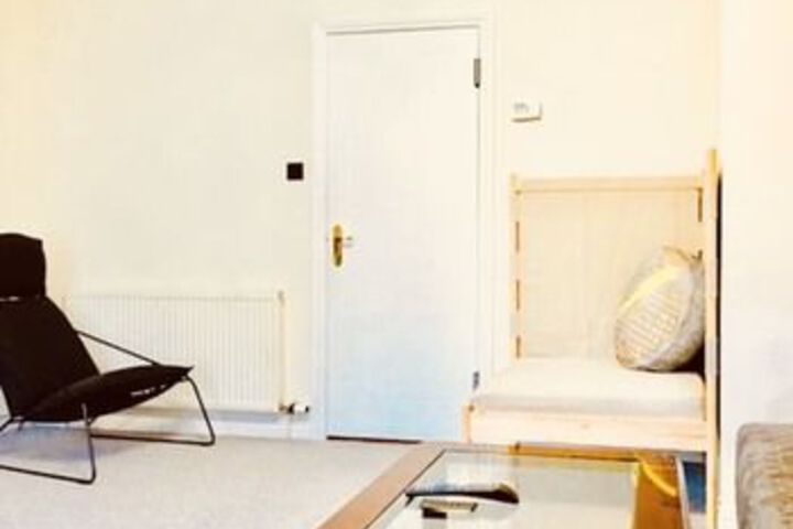 Room 10 of 13