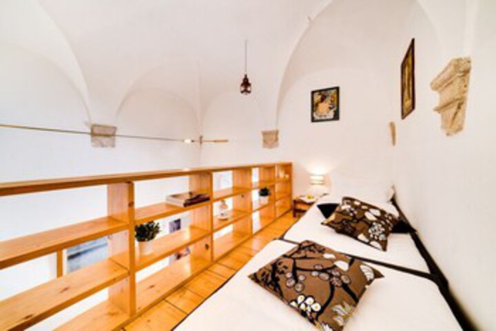Room 5 of 24