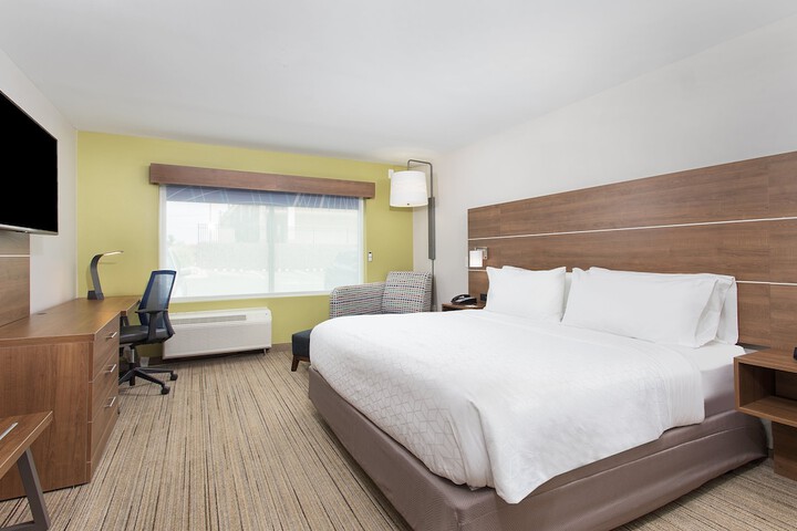 Standard King Bed Accessible (5 of 14)