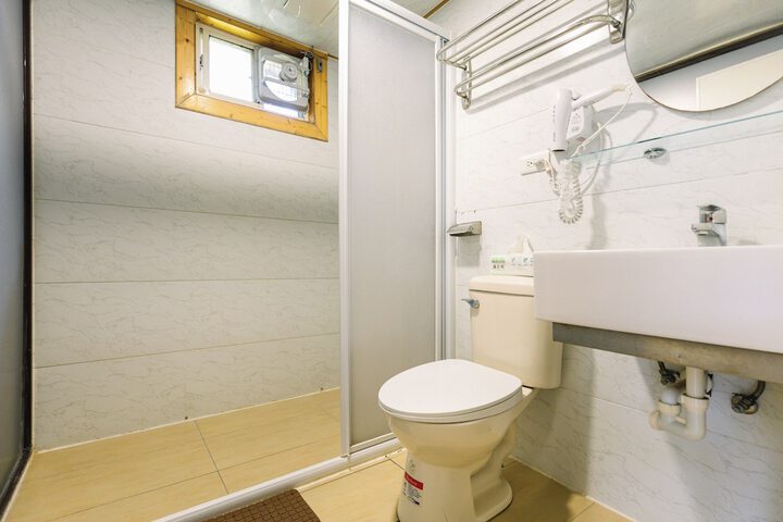 Room 100 of 119