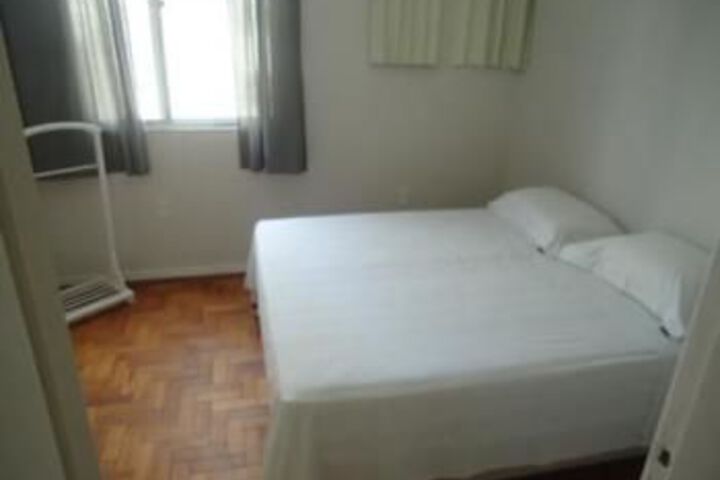 Room 4 of 7
