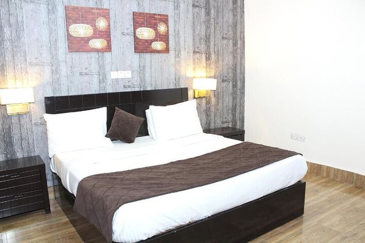 Room 9 of 38