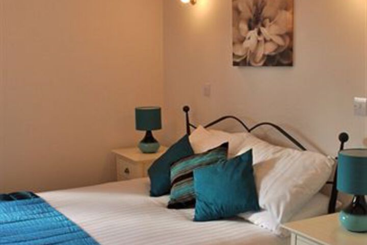 Room 3 of 6
