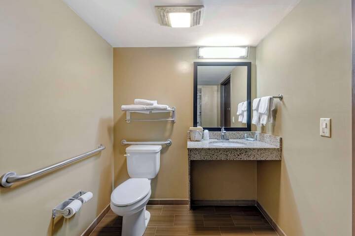 Room 27 of 37