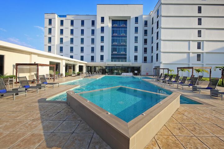 Hotel Pool