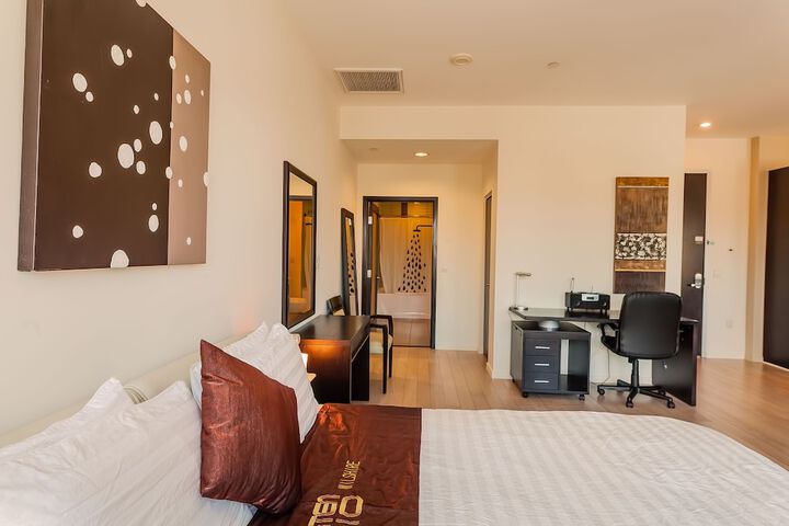 Room 3 of 32
