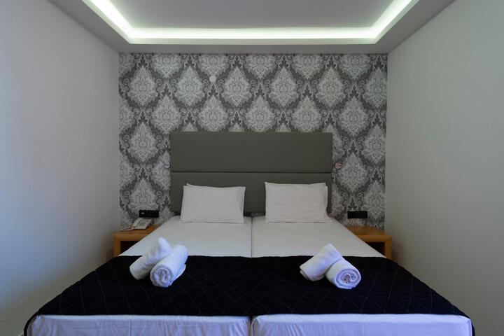 Room 29 of 38