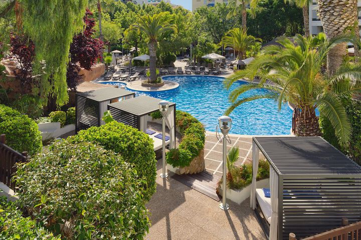 Hotel with Pool
