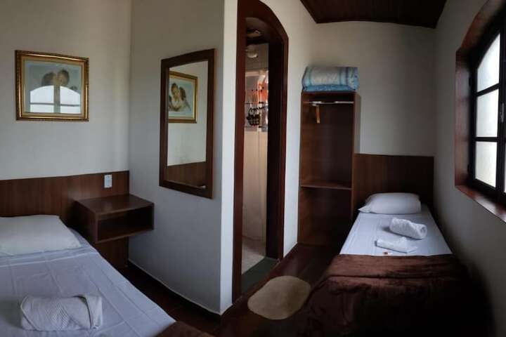 Room 8 of 34