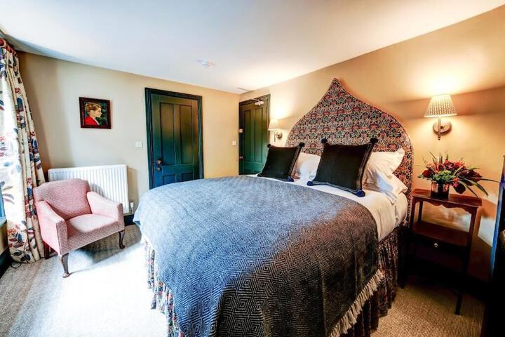 Room 4 of 50