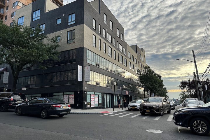Photo of Regal Inn & Suites New York LaGuardia Hotel