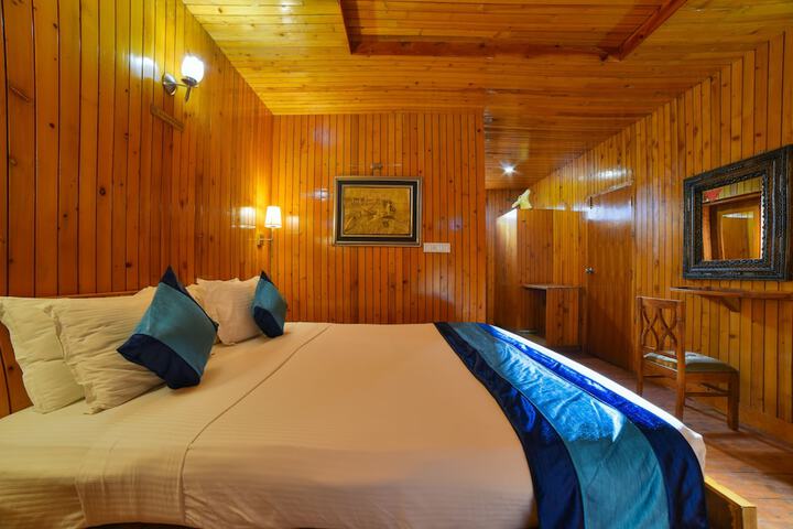 Room 43 of 102