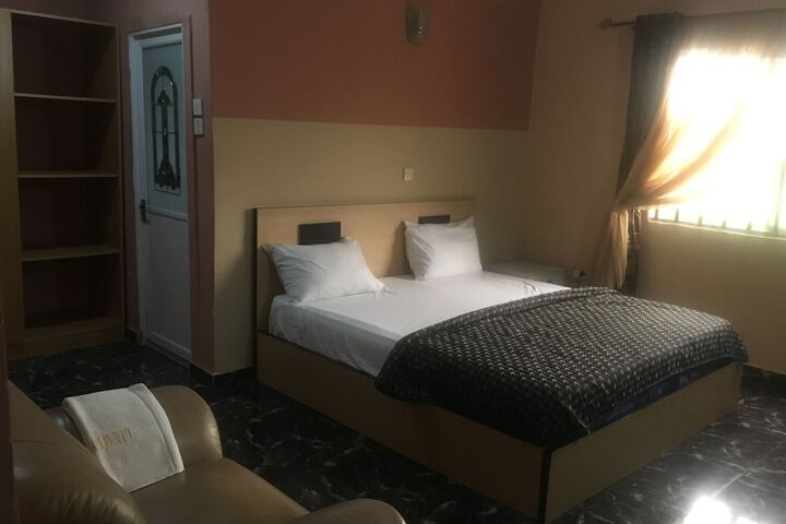 Room 7 of 16