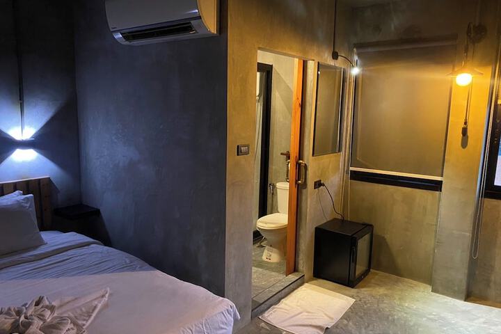 Room 4 of 90