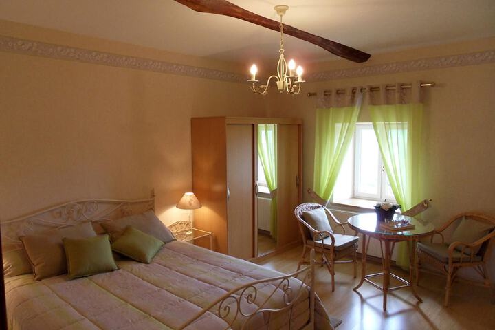 Room 7 of 28