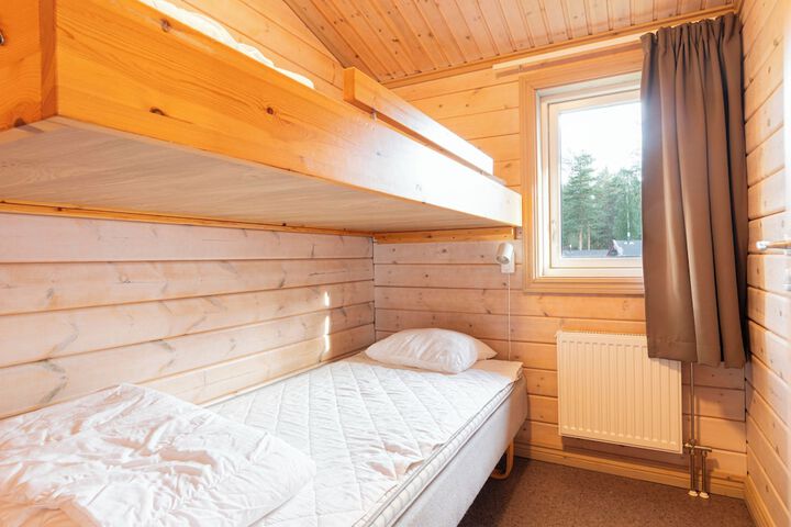 Room 3 of 70
