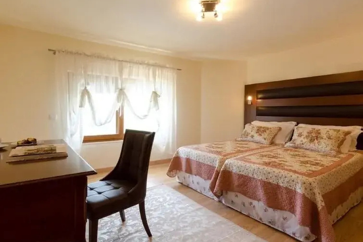 Room 3 of 9