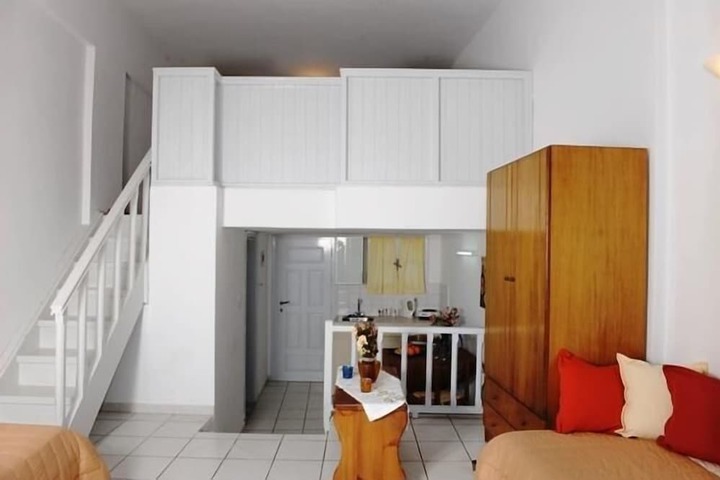 Room 13 of 22