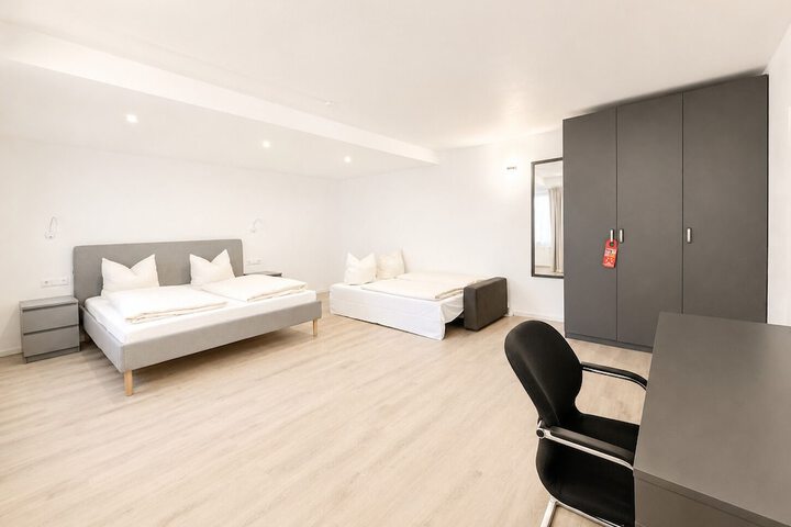 Room 4 of 13