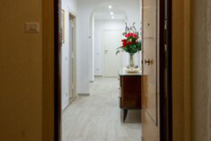 Room 52 of 157