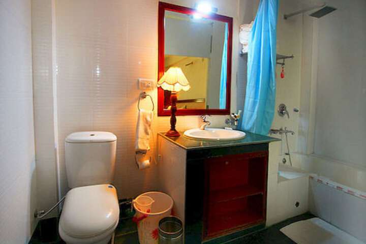 Room 18 of 38