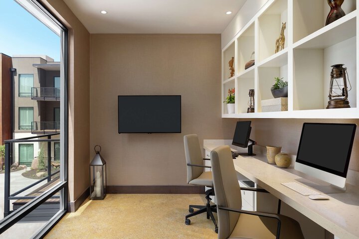Business Center 59 of 63
