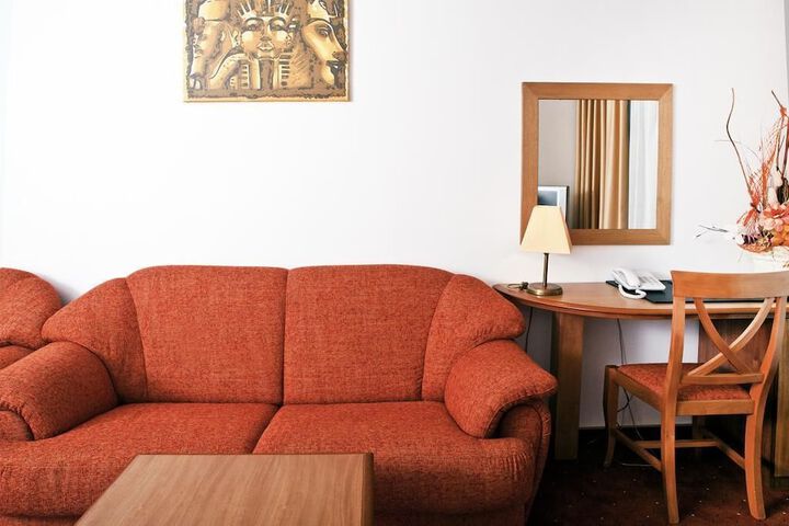 Room 7 of 34